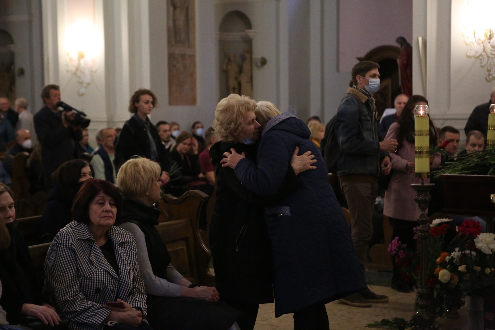 У Архікафедральным касцёле ў Мінску развітваюцца з Шушкевічам