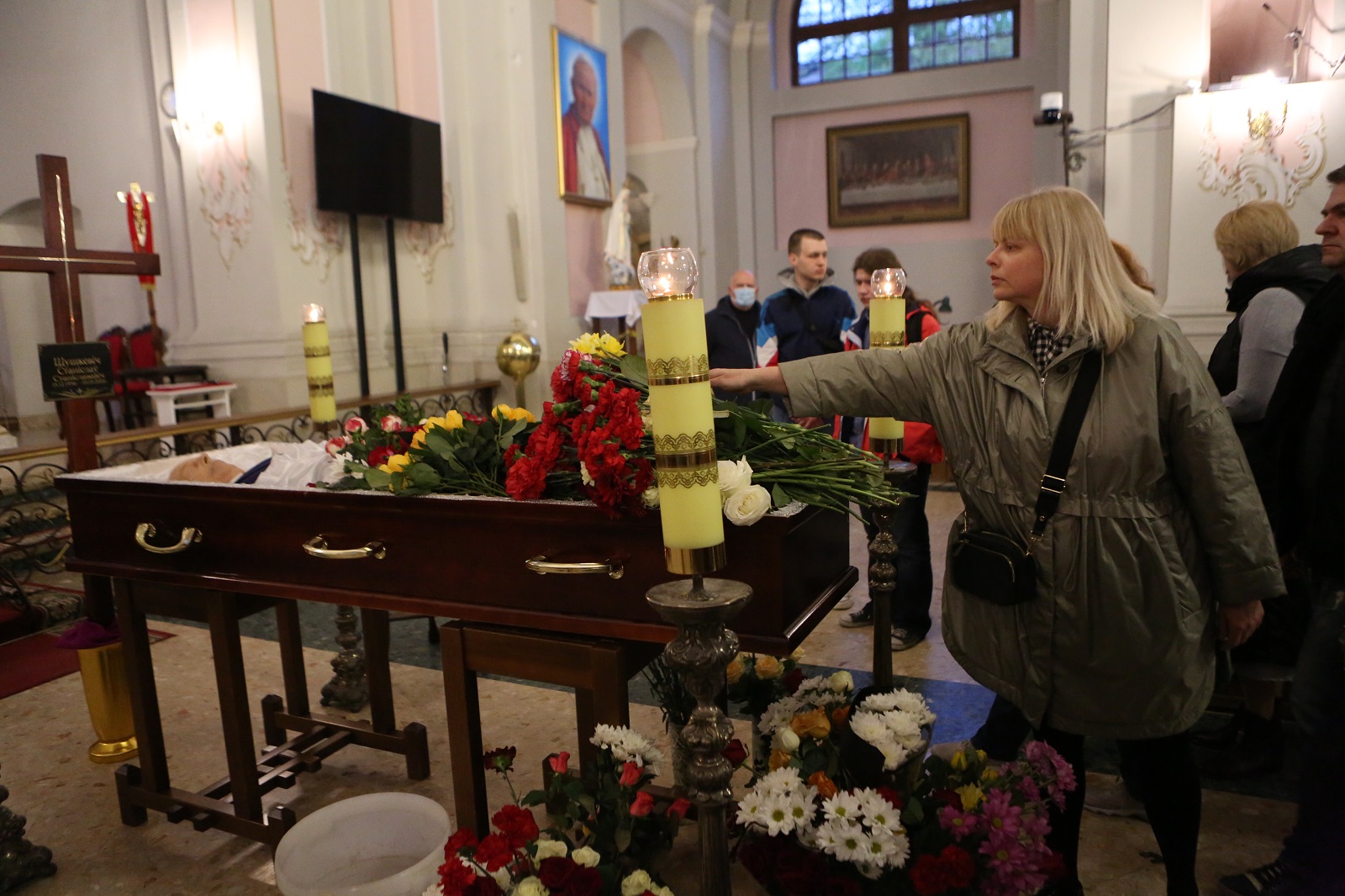 У Архікафедральным касцёле ў Мінску развітваюцца з Шушкевічам