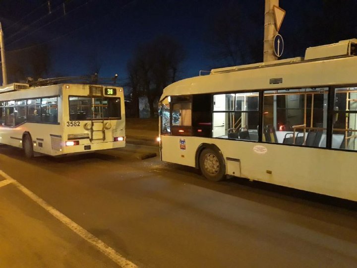 У Мінску пасажыр пацярпеў пры сутыкненні двух тралейбусаў