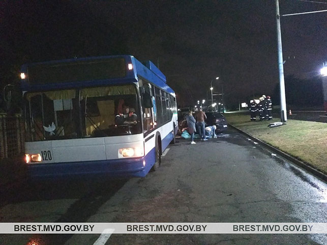 У Брэсце кіроўца легкавіка загінуў у ДТЗ з тралейбусам