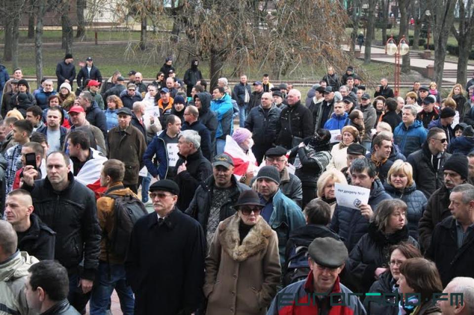 Далей забароняць гуляць па вуліцы? “Эталонная дармаедка” з Гомеля ідзе ў суд  