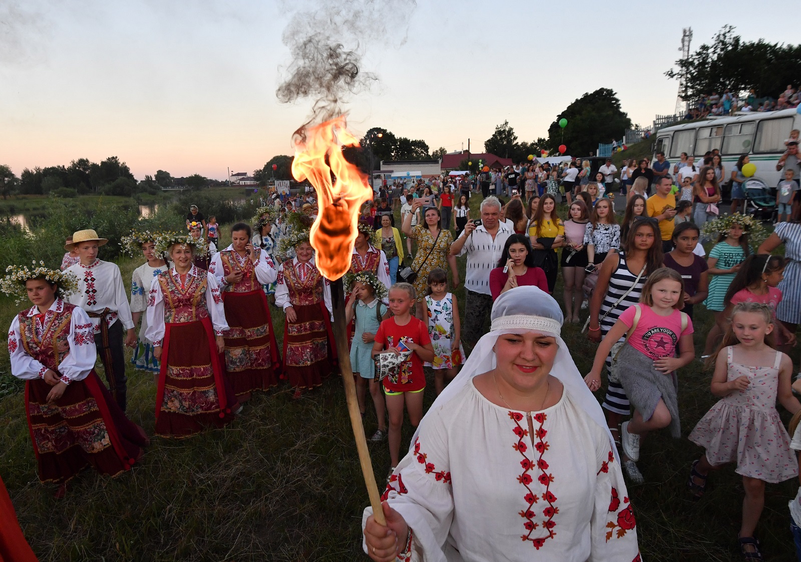 Рамантычнае народнае свята. Фотарэпартаж з Турава, дзе святкавалі Купалле