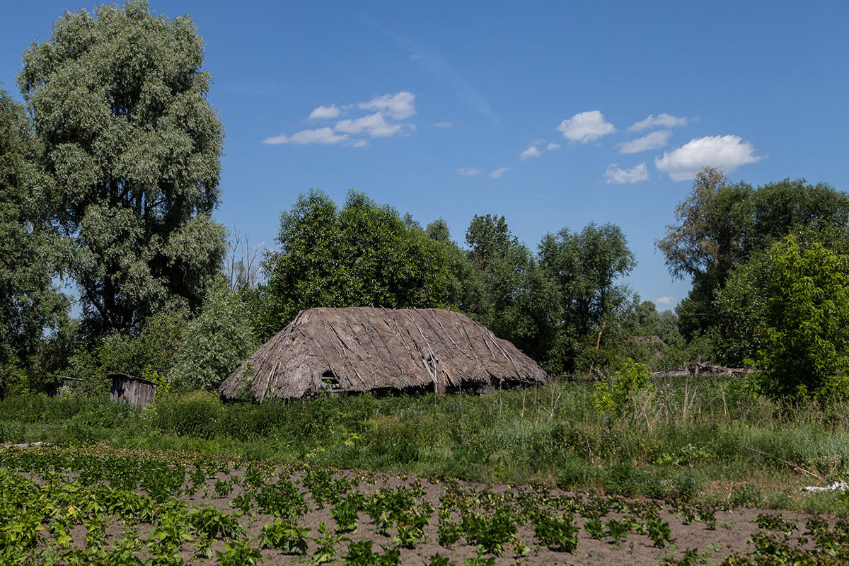 Закінуты свет. Палеская вёска з чаротавымі стрэхамі магла б стаць музеем. Але не