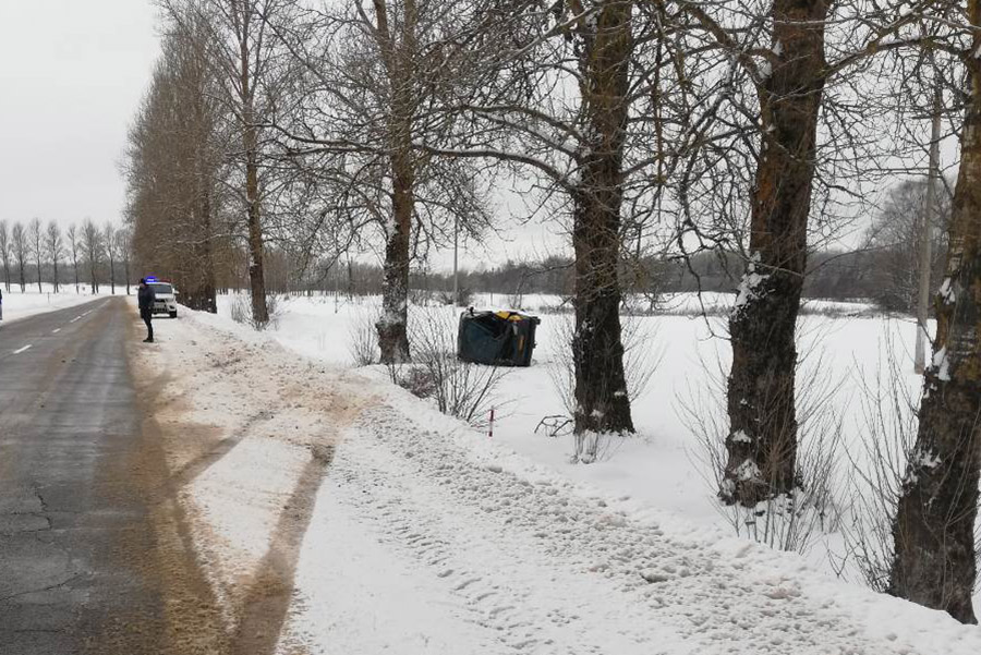 Таксоўка пад Віцебскам вылецела ў кювет, пасажыры шпіталізаваныя