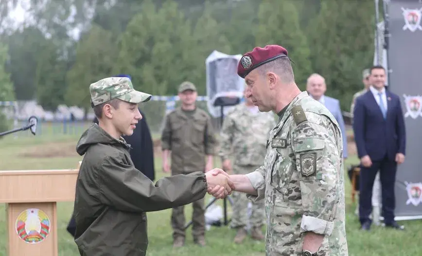 На палявы збор вайскова-патрыятычных клубаў прывезлі прапагандыстаў і святара