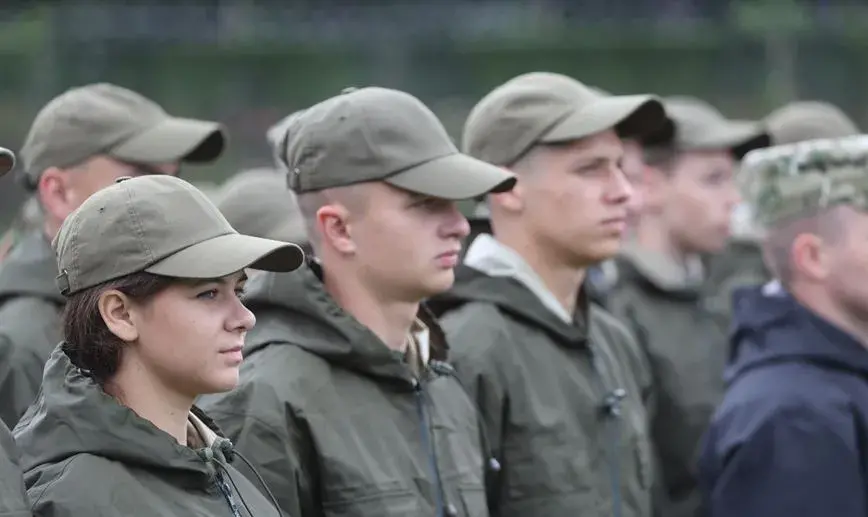 На палявы збор вайскова-патрыятычных клубаў прывезлі прапагандыстаў і святара