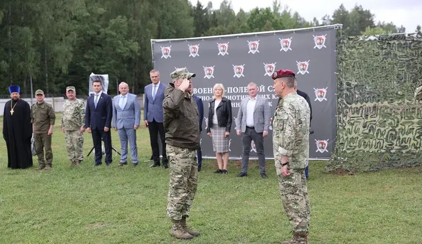 На палявы збор вайскова-патрыятычных клубаў прывезлі прапагандыстаў і святара