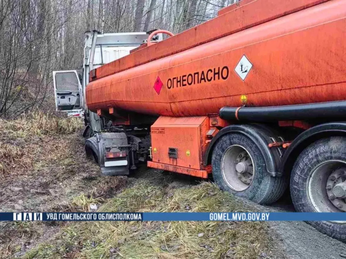 У Рэчыцкім раёне легкавік трапіў пад бензавоз