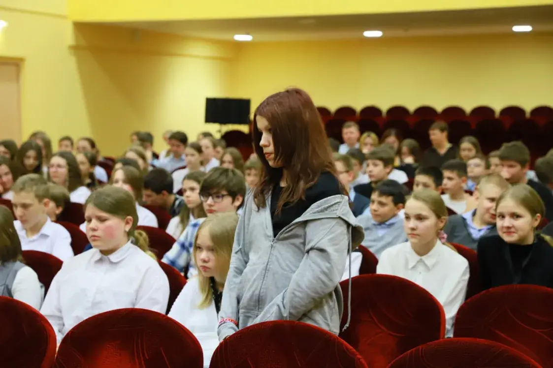 Пасля бойкі дзяўчынак у мінскай школе міліцыя сабрала дзяцей на сход