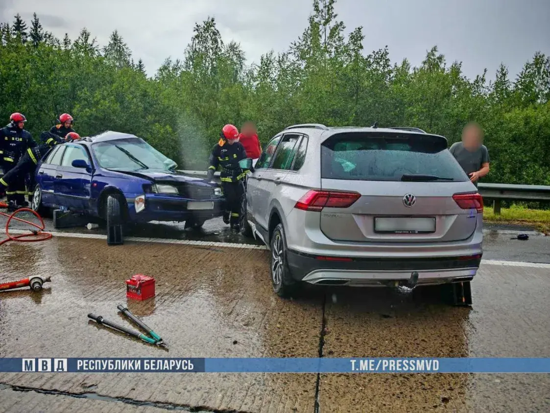 У Лагойскім раёне адбылося лабавое суткненне легкавікоў, загінулі два чалавекі