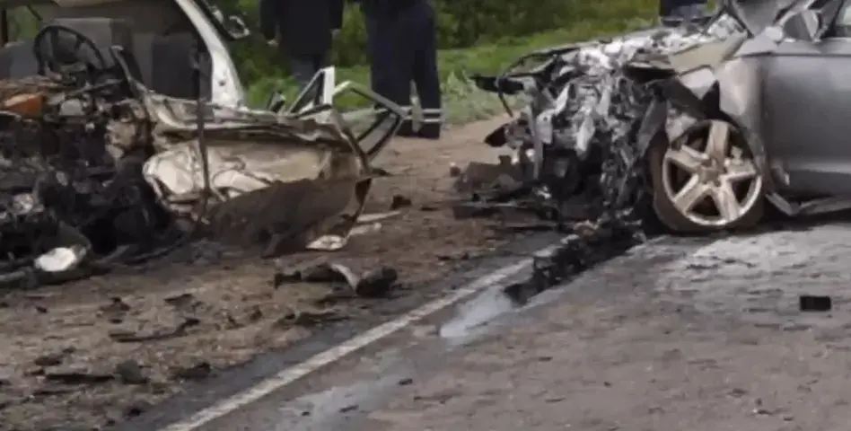 У Пінскім раёне ў аварыі з удзелам 4 аўтамабіляў загінулі 2 чалавекі