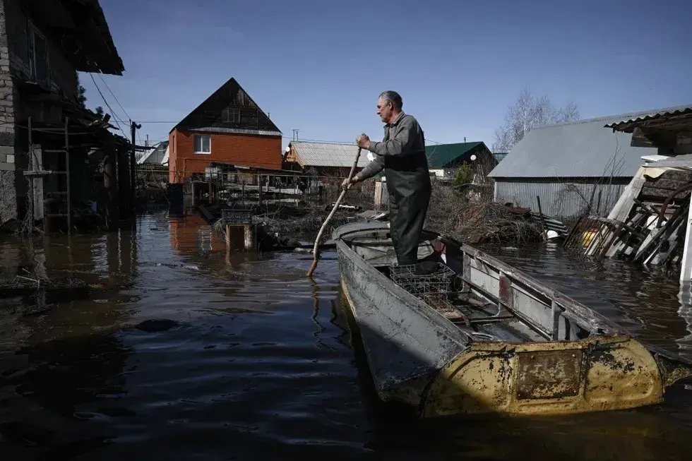 В российском Оренбурге за сутки затопило 800 домов — город уходит под воду