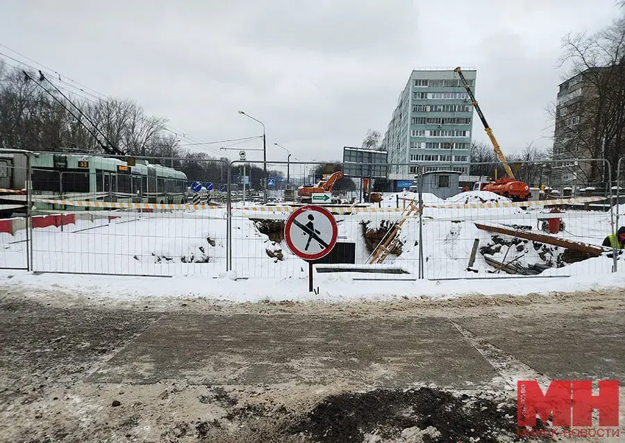 У Мінску аднаўляюць пашкоджаны метрабудаўнікамі трубаправод 