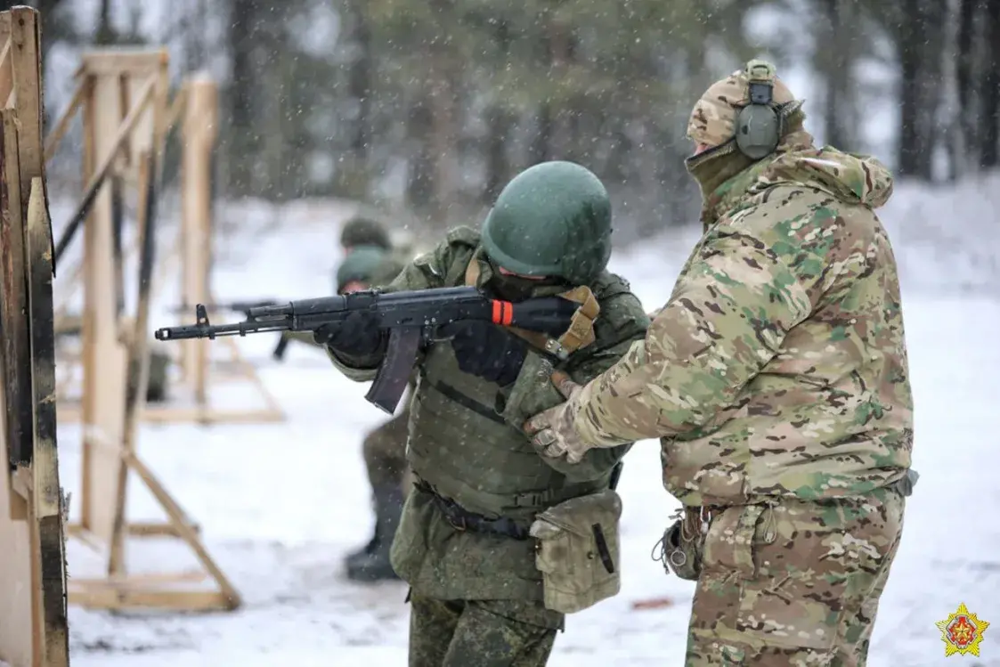 Мінабароны паказала, як беларускія інструктары трэніруюць расійскіх вайскоўцаў