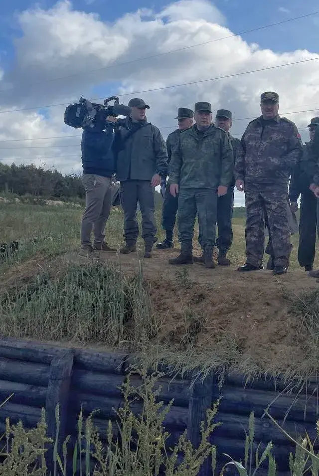 Будуць будавацца новыя ўмацаваныя раёны "па перыметры нашай мяжы" — Лукашэнка