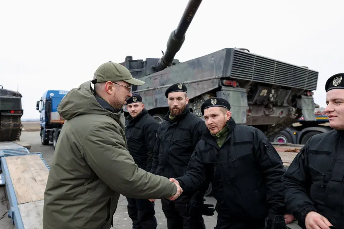Прэм'еры Шмыгаль і Маравецкі сустрэлі танкі Leopard 2, якія прыбылі ва Украіну