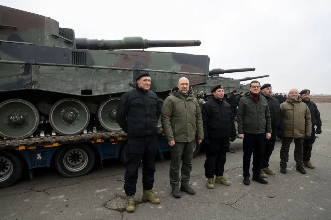 Прэм'еры Шмыгаль і Маравецкі сустрэлі танкі Leopard 2, якія прыбылі ва Украіну