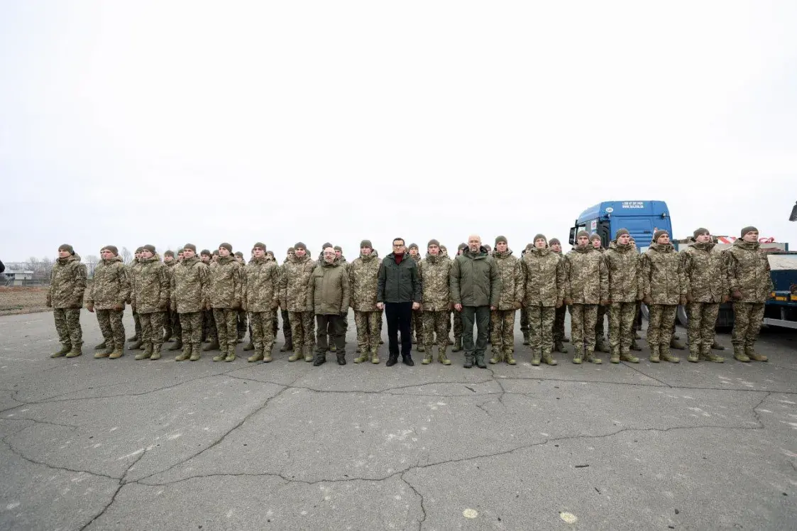 Прэм'еры Шмыгаль і Маравецкі сустрэлі танкі Leopard 2, якія прыбылі ва Украіну