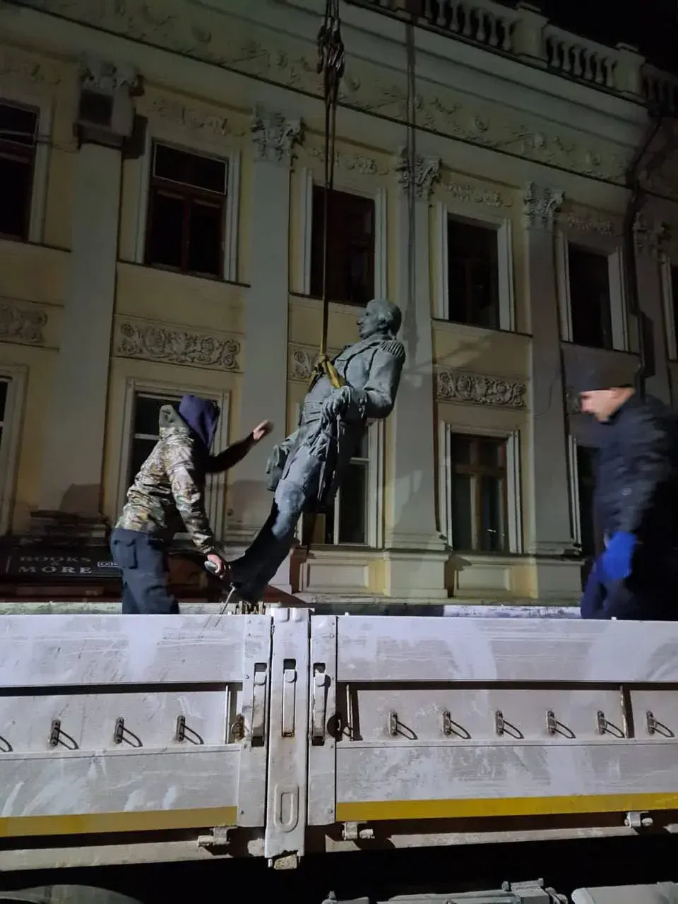 У Адэсе дэмантавалі помнікі Кацярыне II і Сувораву