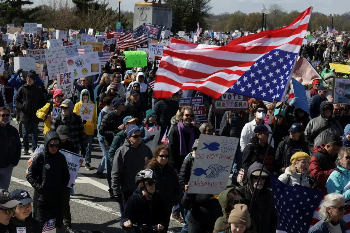 В США прошли многотысячные митинги против Дональда Трампа