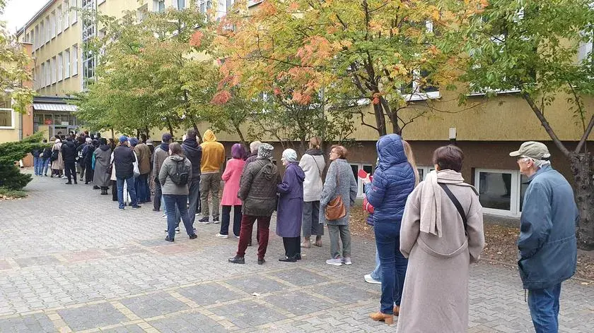 Галасоў больш за PiS, але перамагла апазіцыя? Тлумачым усё пра выбары ў Польшчы