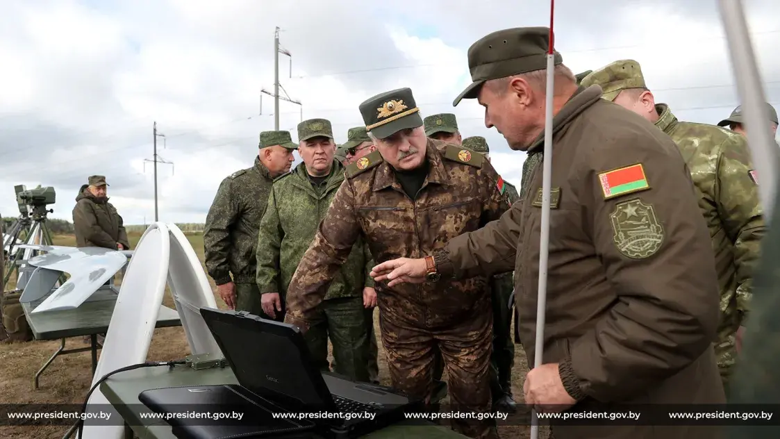 Будуць будавацца новыя ўмацаваныя раёны "па перыметры нашай мяжы" — Лукашэнка