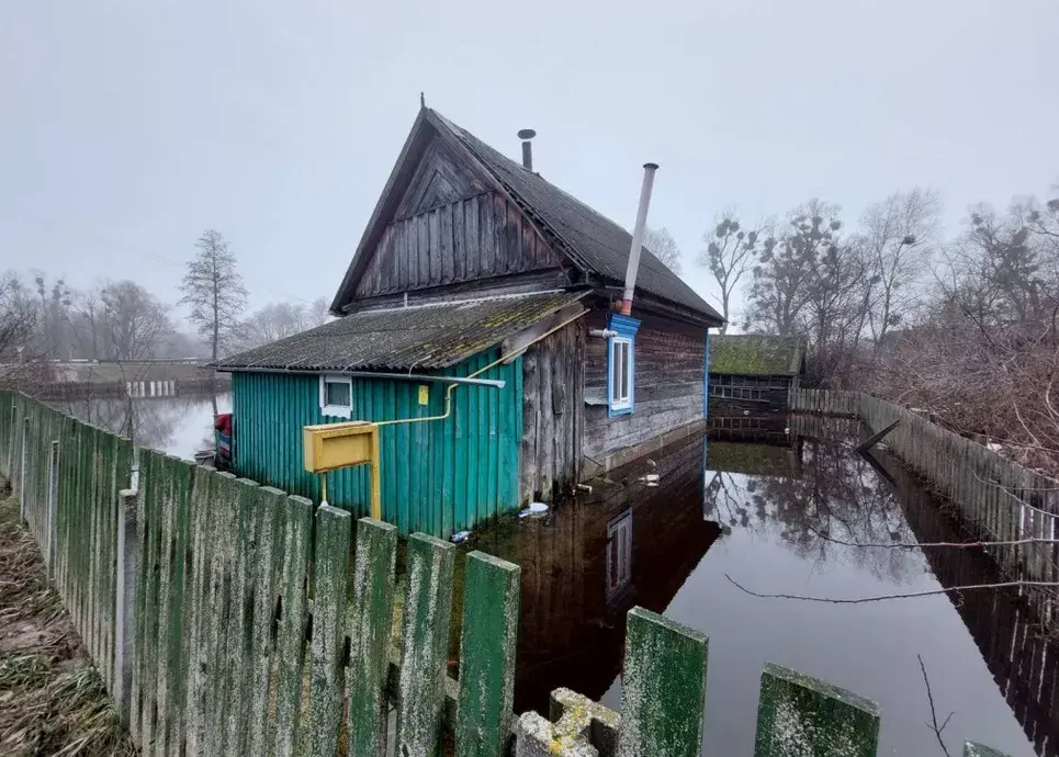 Паводка ў Лунінецкім раёне, затопленая дарога