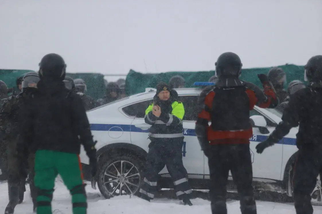 На аэрадроме на ўскраіне Мінска міліцыя адпрацоўвала разгон пратэстаў