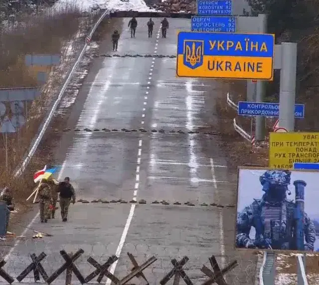 Украінскія байцы дэманстратыўна ўсталявалі БЧБ-сцяг на мяжы з Беларуссю