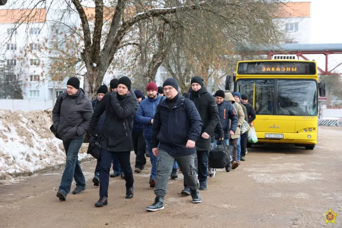 У Беларусі ў вайсковыя часці прыбываюць ваеннаабавязаныя — Мінабароны