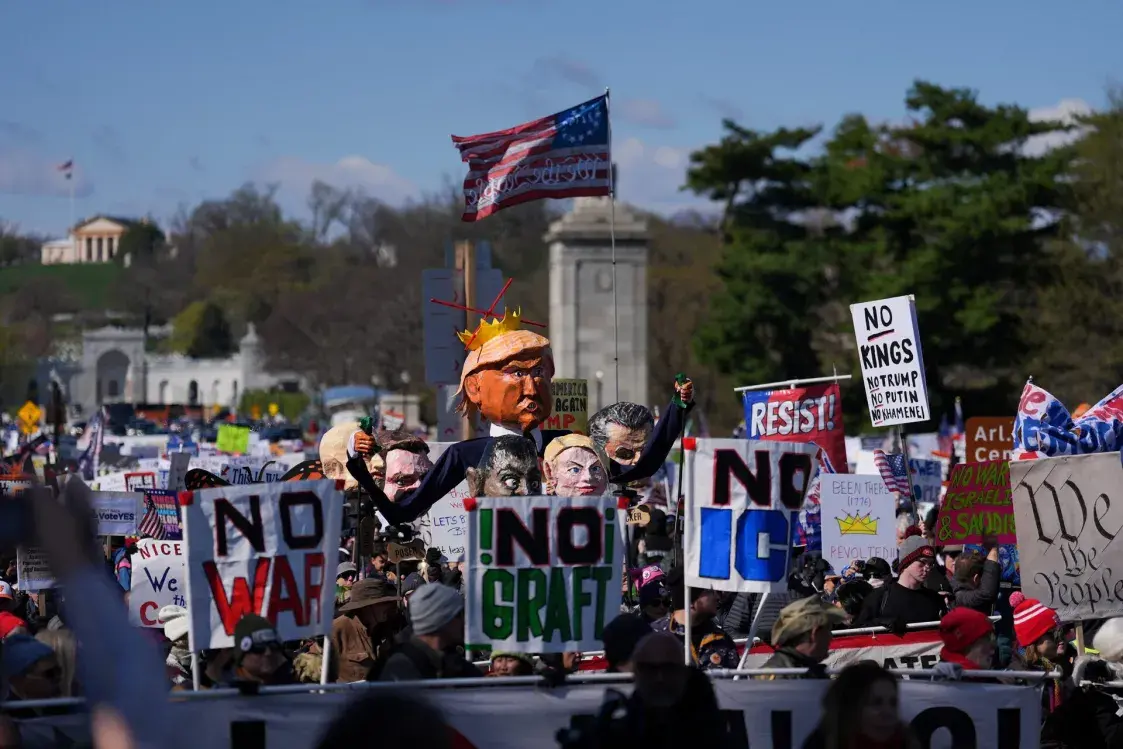 В США прошли многотысячные митинги против Дональда Трампа