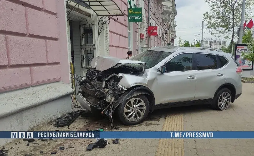 У Віцебску ў аварыю трапіла маршрутка, траіх пасажыраў завезлі ў бальніцу