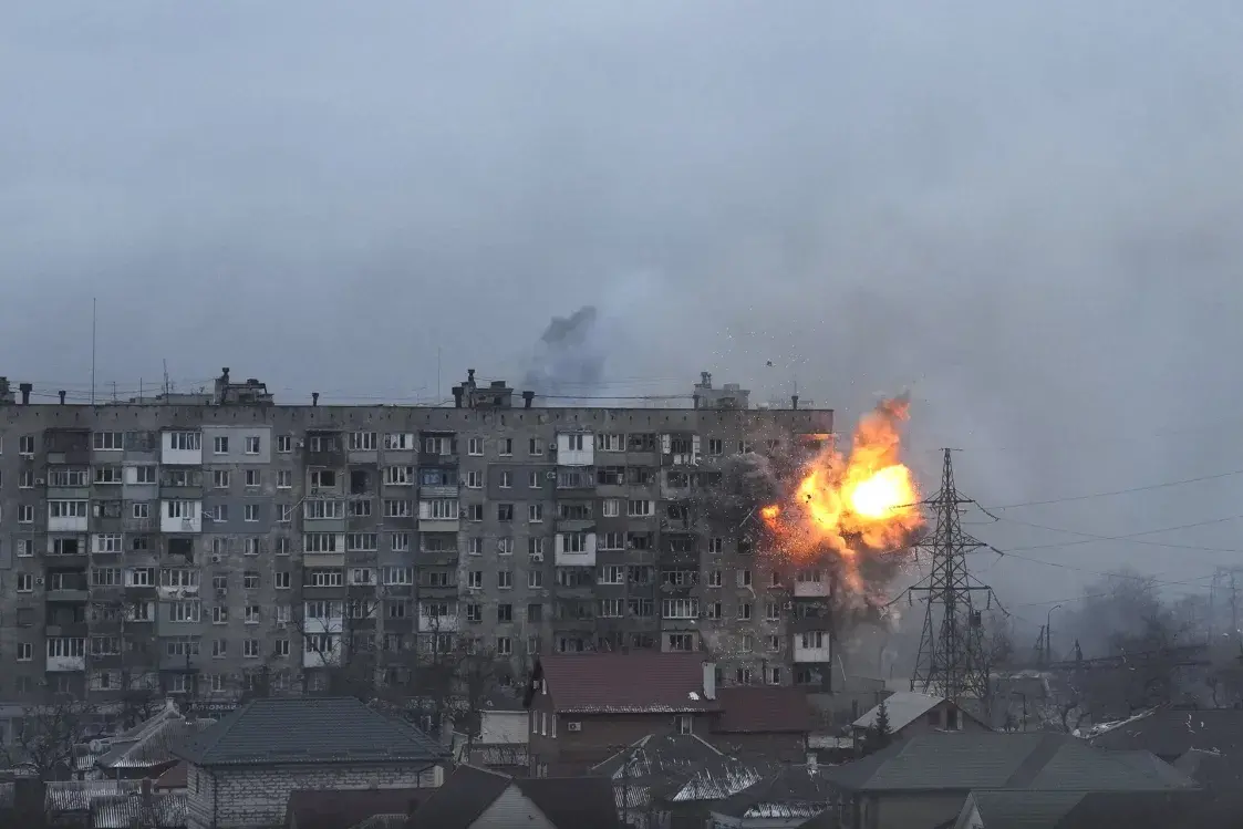 “Войну нужно документировать”. Беседа с фотографом, снимавшим Мариуполь в огне