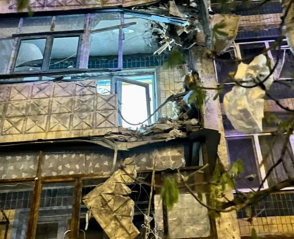 Очередная атака российских дронов и в Белгороде уронили бомбу — 422-е утро войны