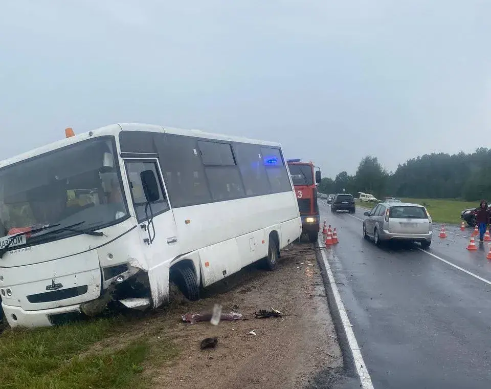 Автобус с детьми попал в ДТП под Вилейкой