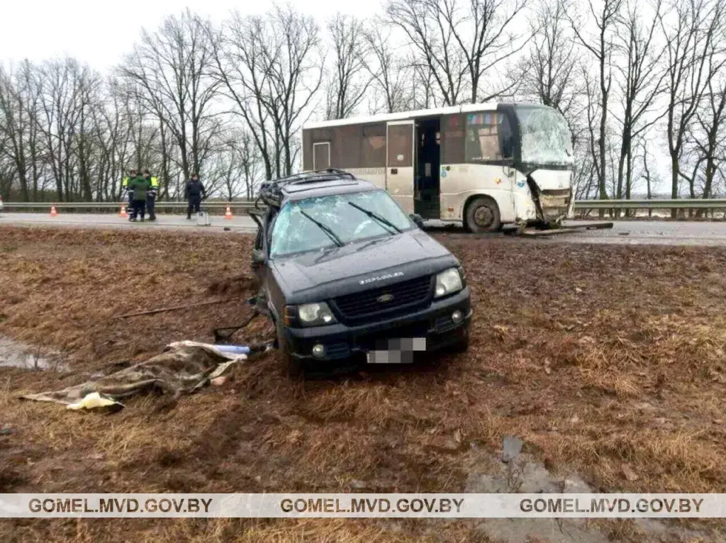 У аварыі пад Рагачовам загінуў чалавек, яшчэ пяцярых шпіталізавалі