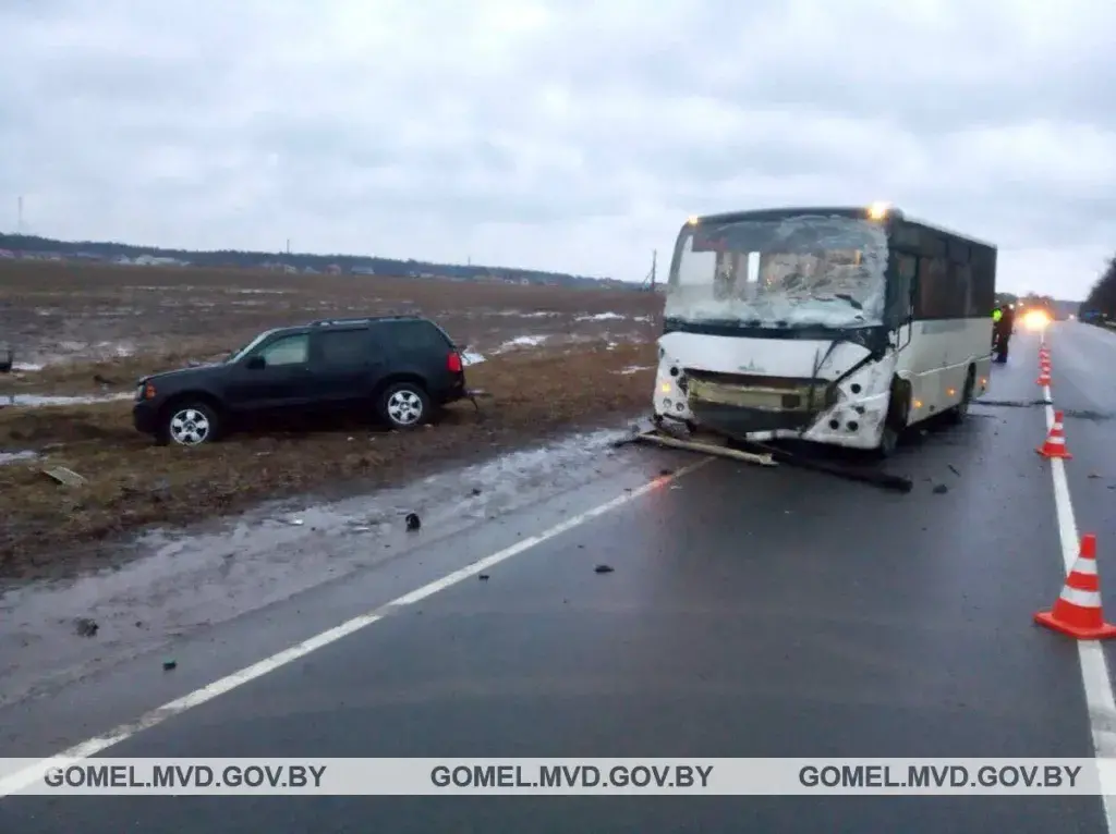 У аварыі пад Рагачовам загінуў чалавек, яшчэ пяцярых шпіталізавалі