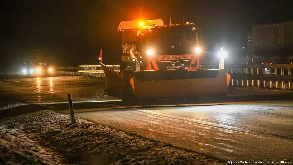 Ледзяны дождж у Германіі адмяніў сотні авіярэйсаў, на дарогах — заторы