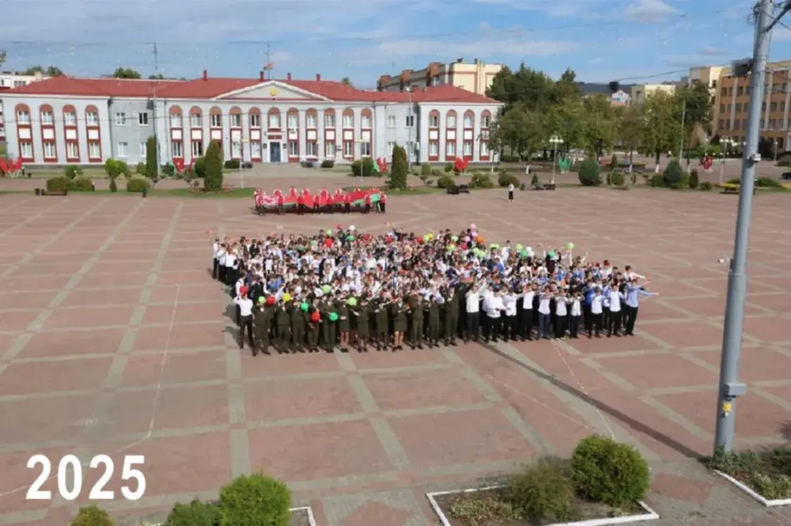 У цэнтры Калінкавічаў перад "Дажынкамі" памяняюць плітку — з ружовай на блакітную