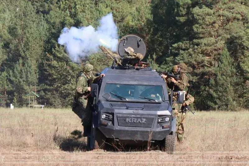 На вучэннях пад Асіповічамі заўважылі бронеаўтамабіль з Украіны