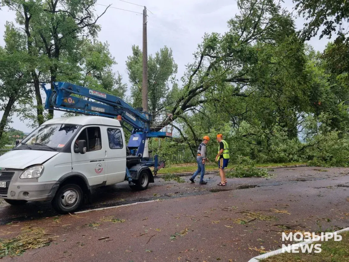 Ураган пакінуў Мазыр без святла і вады