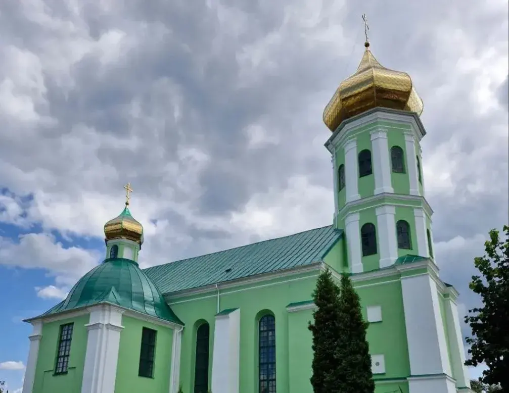В Слониме старинная церковь стала "зелёной". Власти выясняют, почему