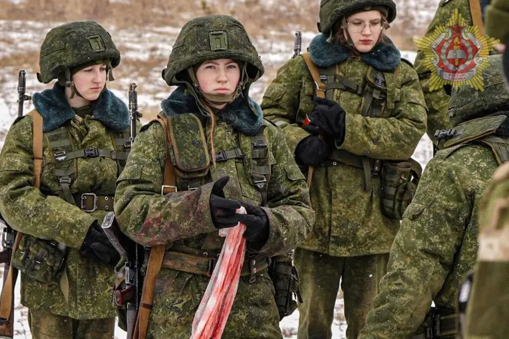 Педагог з захапленнем расказала, як смалявіцкія школьнікі "сядзелі ў акопах"