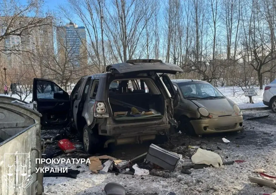 У кіеўскім двары выбухнуў аўтамабіль вайскоўца — справу расследуюць як тэракт
