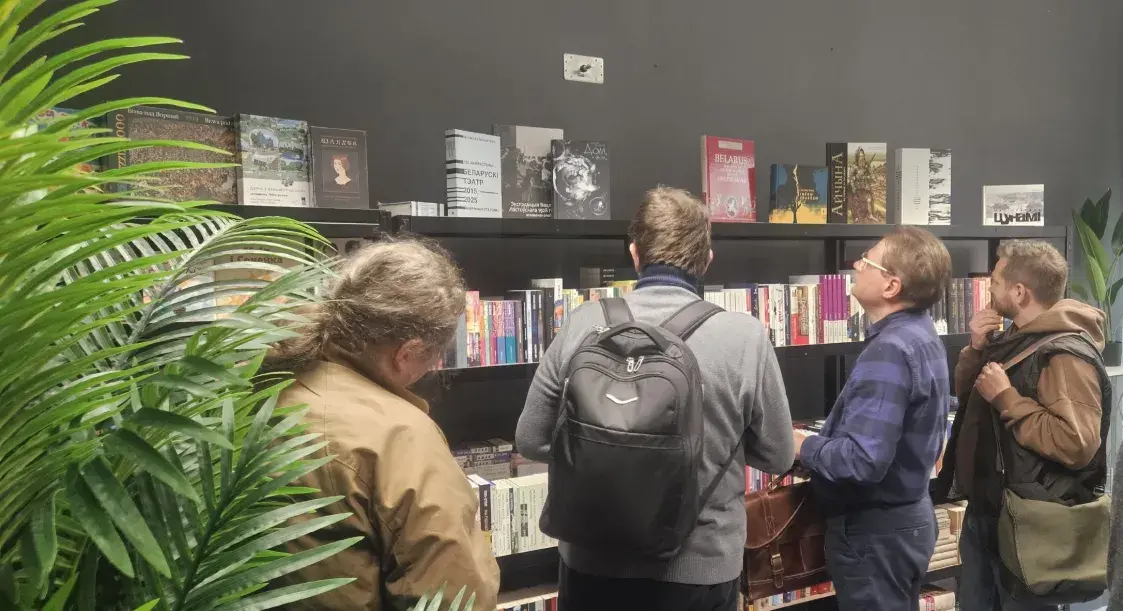 У Варшаве адчынілася новая кнігарня беларускай кнігі Kamunikat shop