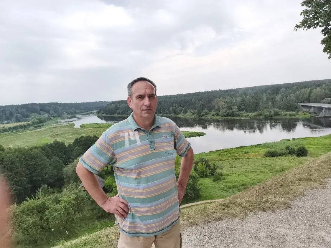 “Дом пусты, а мы жывём тут”. Дзве гісторыі палітвязняў, якіх дэпартавалі год таму