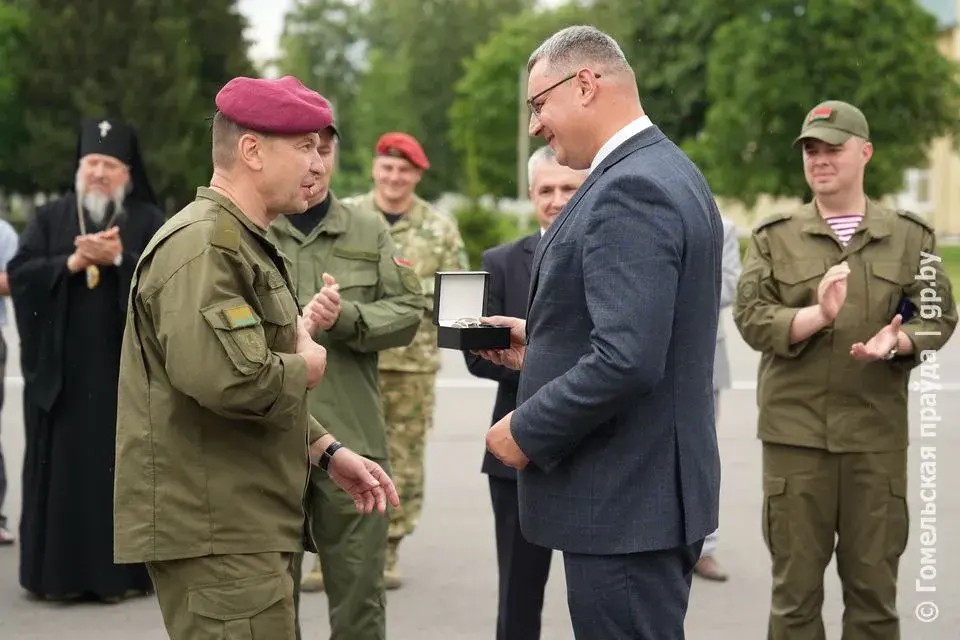 Архіепіскап Стэфан разам з Карпянковым "інспектаваў" падраздзяленне "Буран"