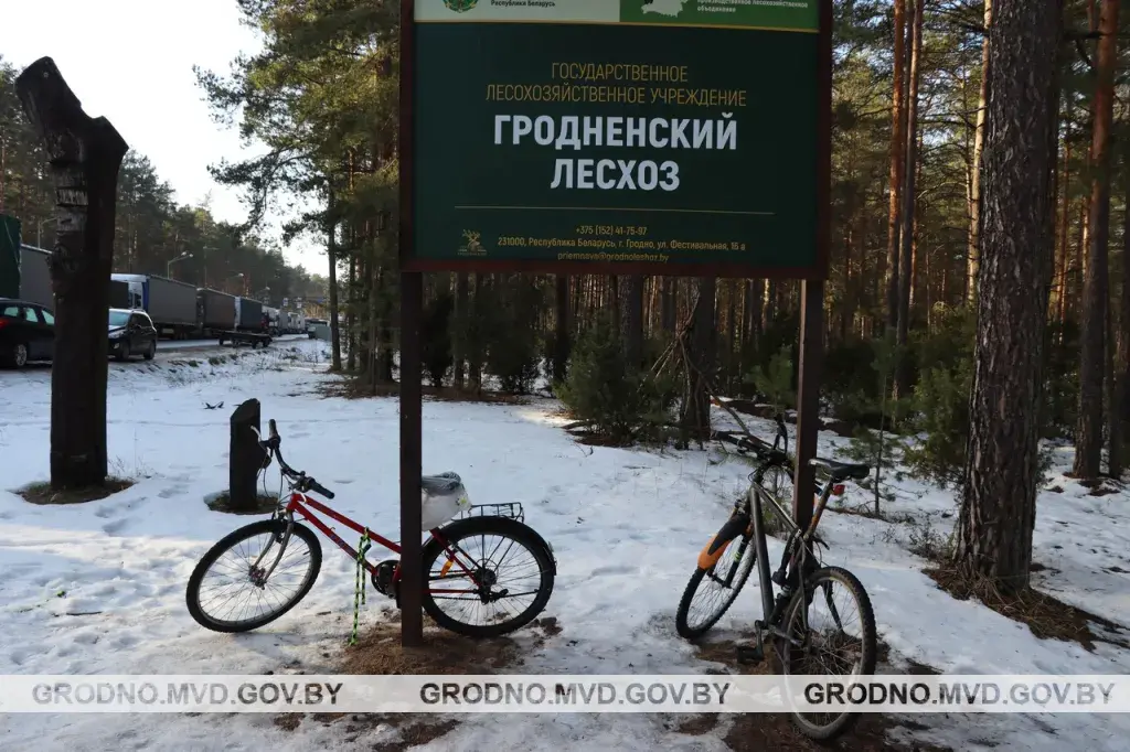 Гродзенская міліцыя скардзіцца на беларусаў, якія кідаюць ровары на мяжы