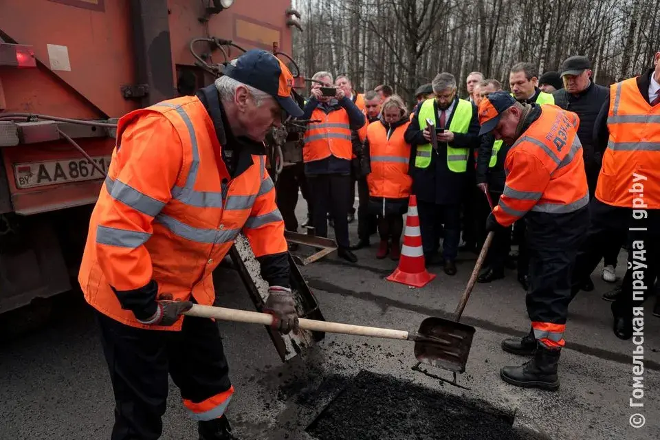 Кіраўнік Гомельскай вобласці трапіў на семінар па "ямачным рамонце"