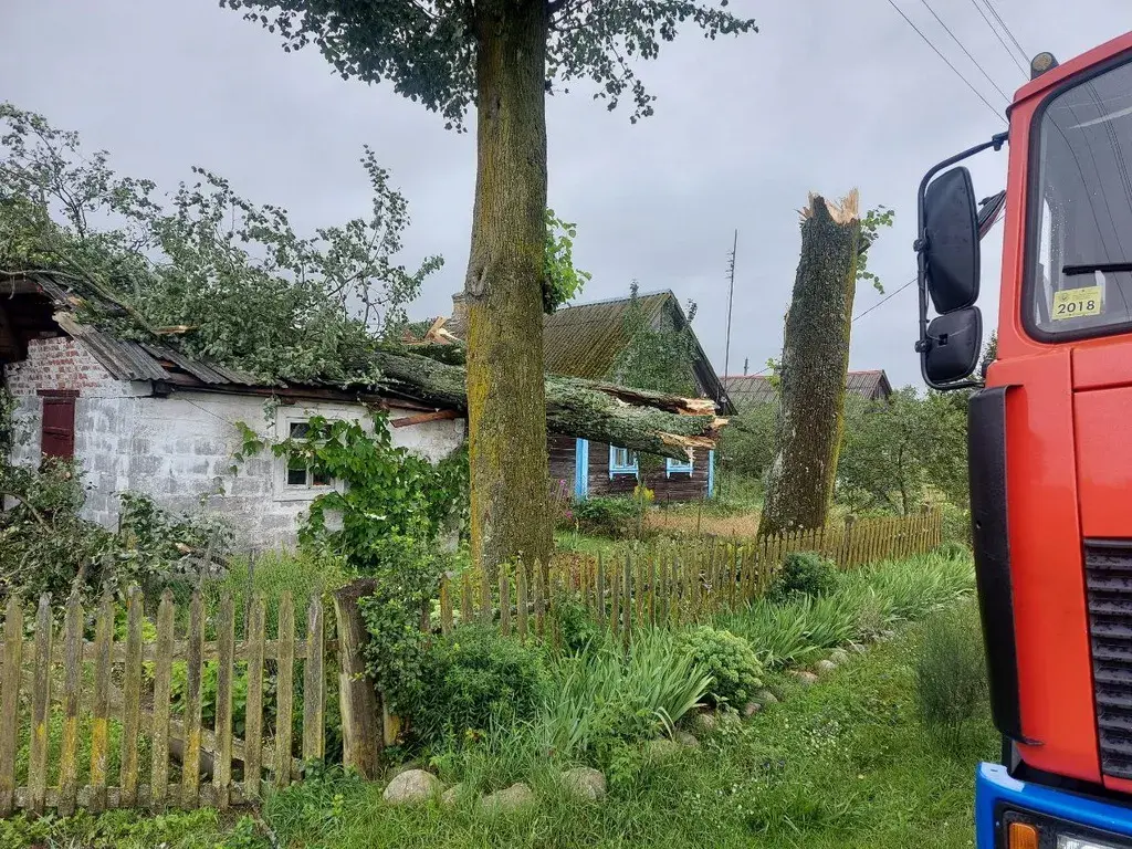 Ад стыхіі ў панядзелак загінуў чалавек, некалькі атрымалі траўмы